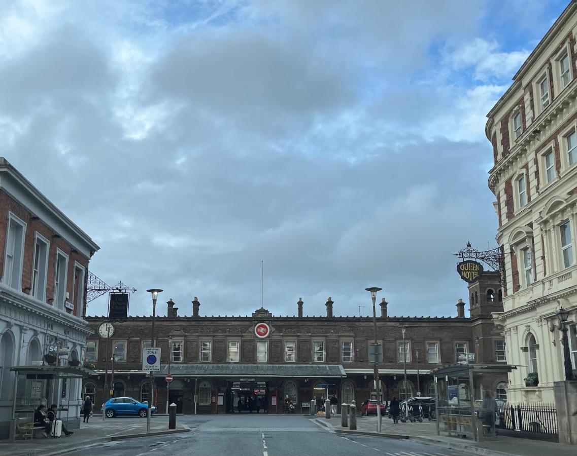 Charming 1 Bed Georgian Apartment Chester Bagian luar foto